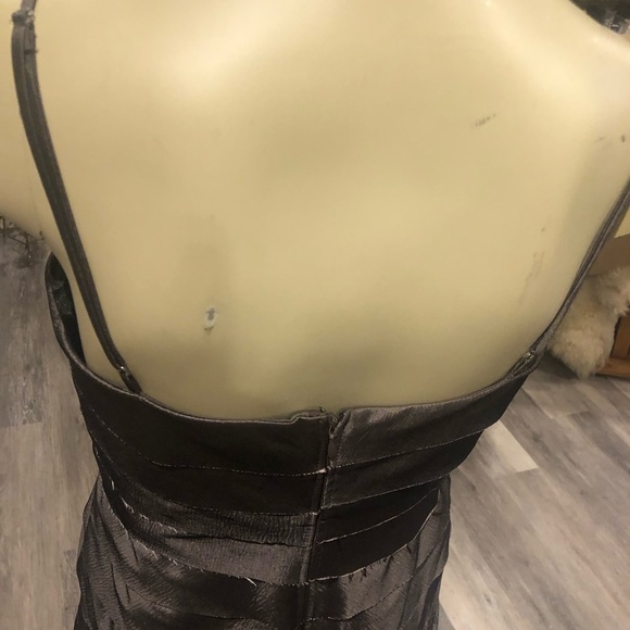 NWT.  Fun & flirtydress from LE CHATEAU. - Picture 6 of 6